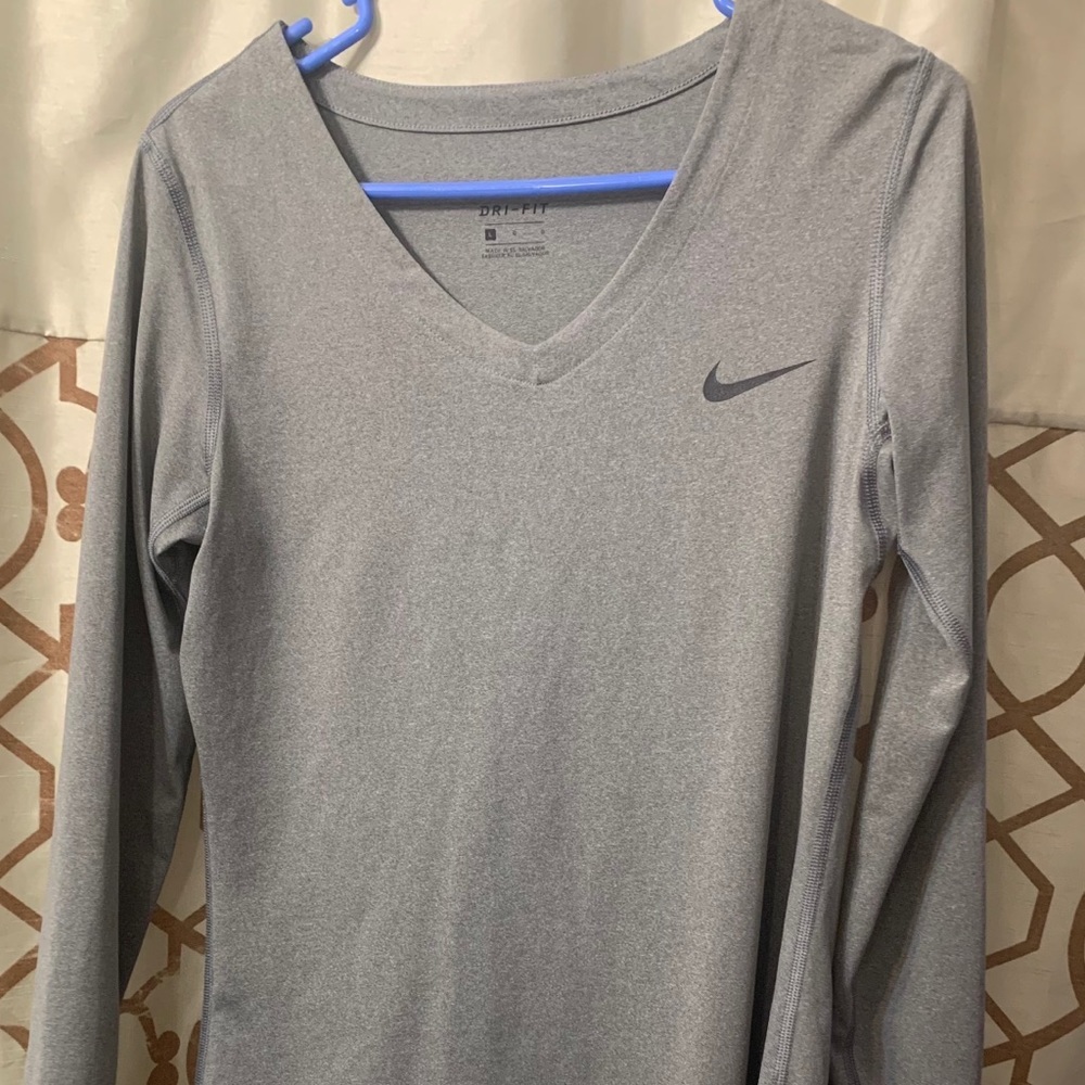 Women’s Nike Dri-Fit shirt. Like new.
